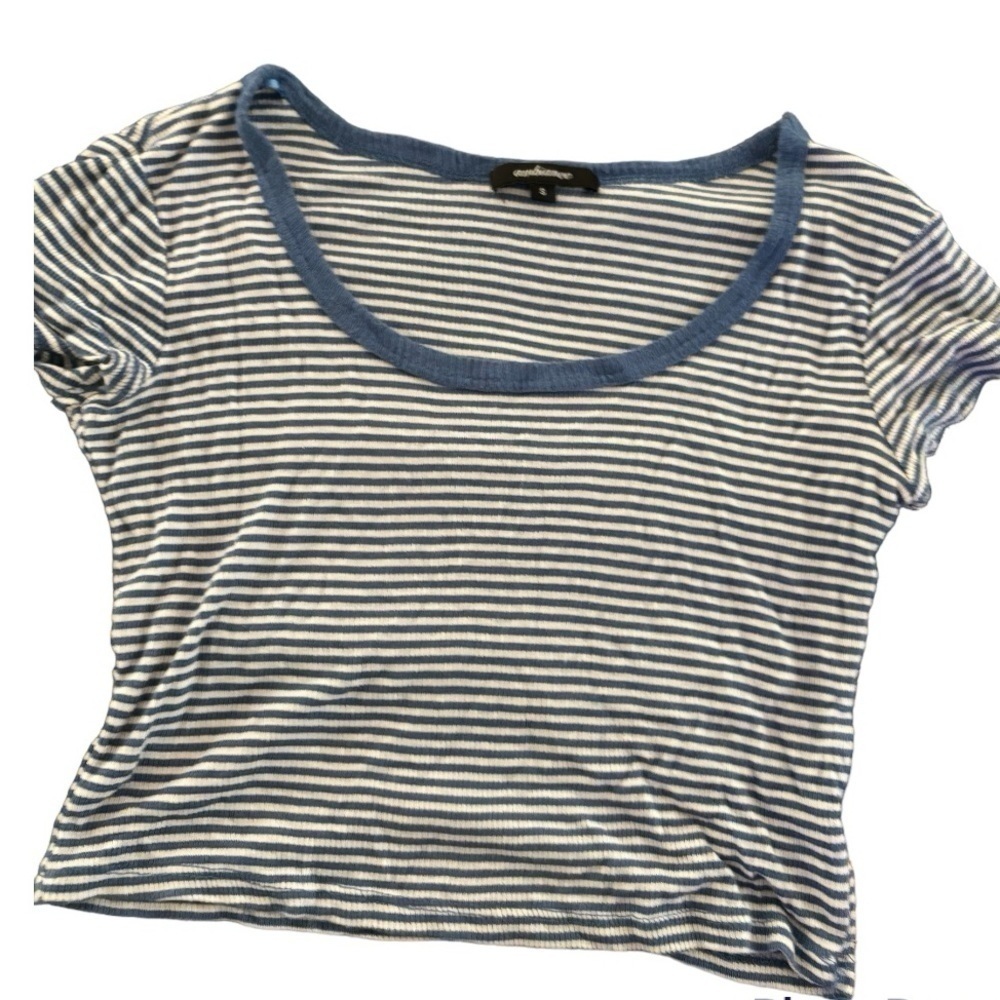 Super cute blue and white horizontal stripped crop top size small